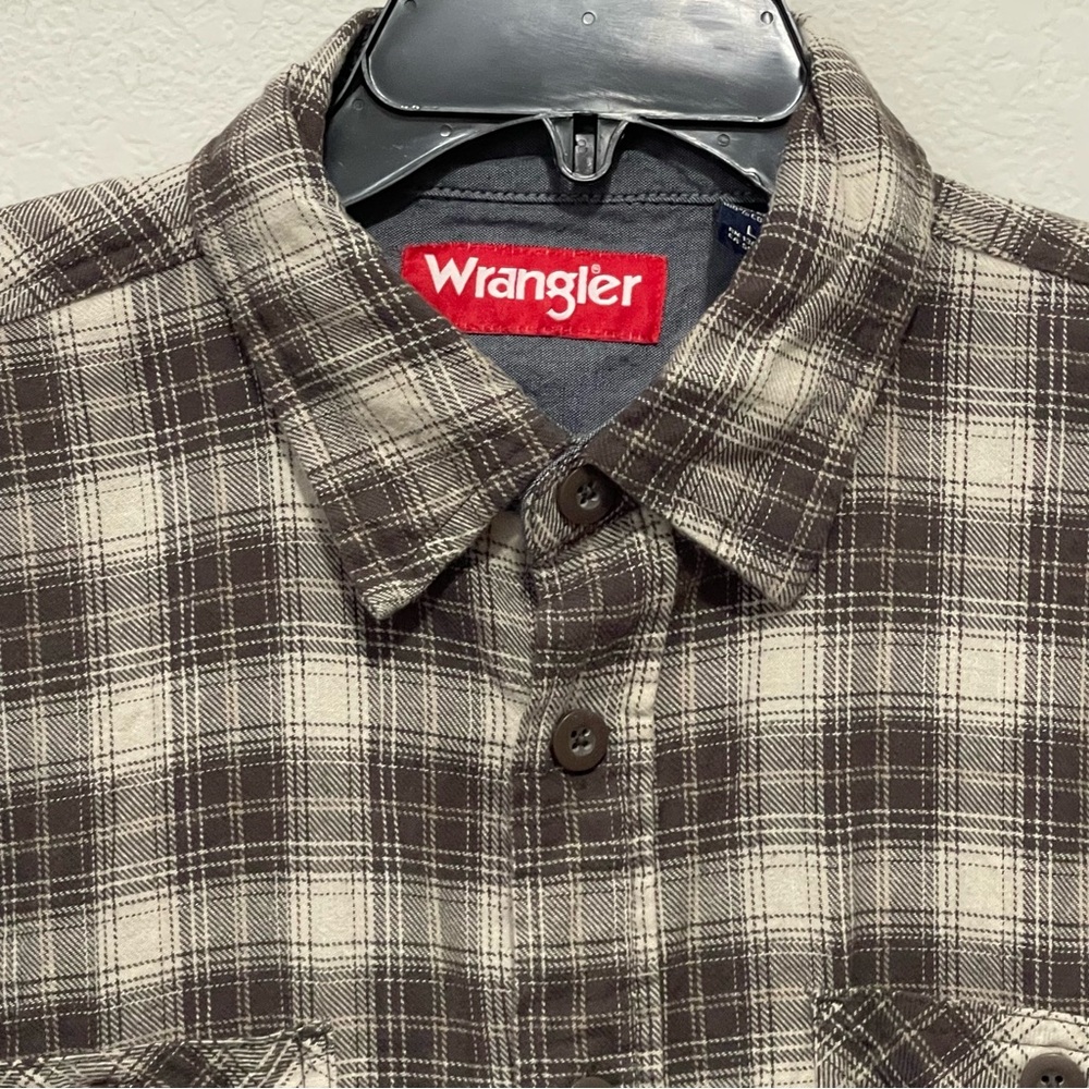 Wrangler Men’s Flannel Shirt Long Sleeve Size Large in Brown and Tan Plaid